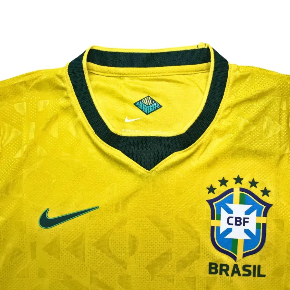 Detalhe Nike e escudo CBF